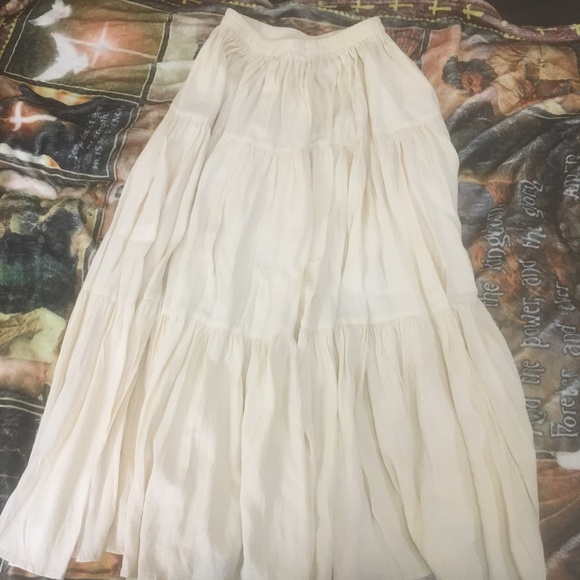Dresses & Skirts - Flowy bohemian maxi skirt